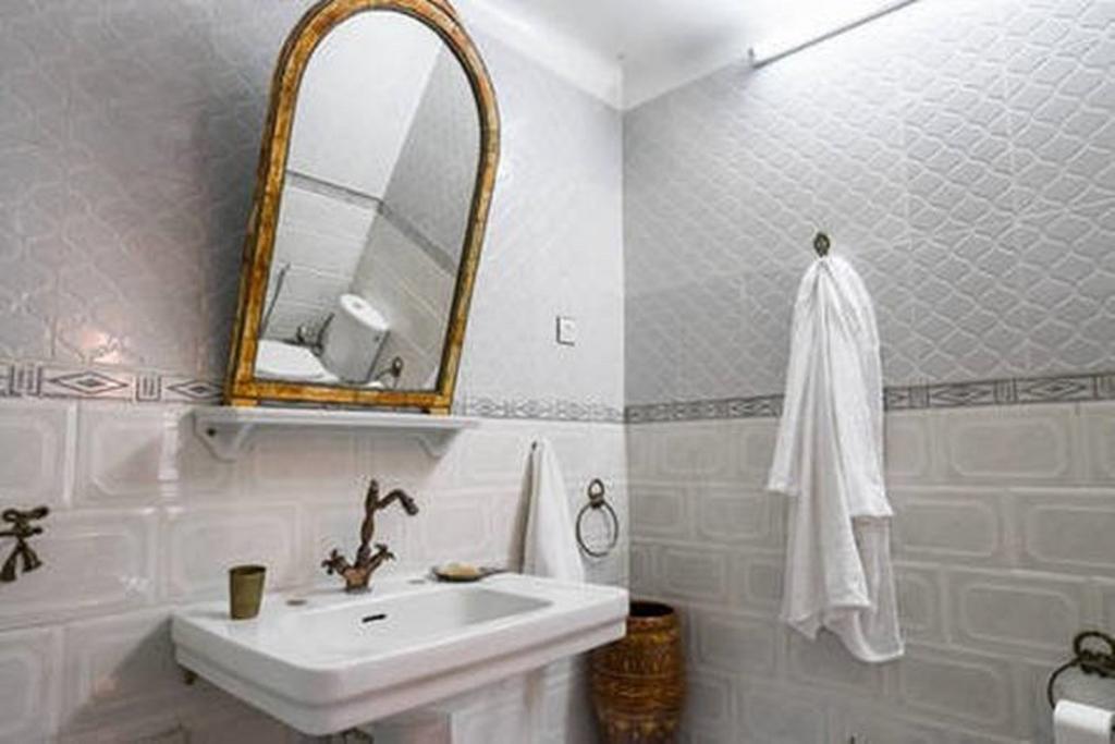 2 Bedroom Charming Apartment Фес Екстериор снимка